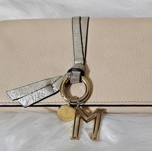 ❌SOLD❌ 🩷Chloe Alphabet Wallet🩷 - Picture 4 of 14
